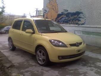 2005 Mazda Demio Pictures