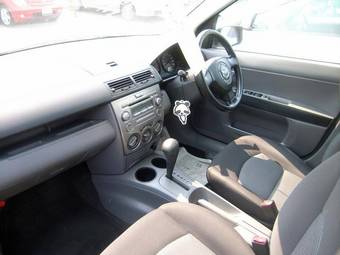 2005 Mazda Demio Photos