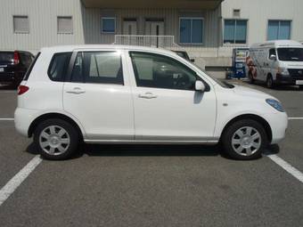 2005 Mazda Demio Pictures