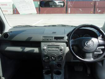 2005 Mazda Demio Photos