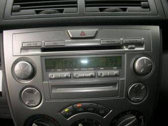 2005 Mazda Demio Pics