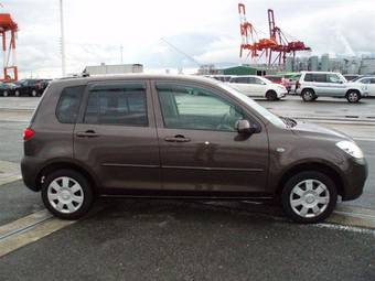 2005 Mazda Demio Pictures