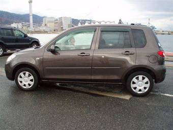 2005 Mazda Demio Photos