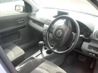 2005 Mazda Demio Photos