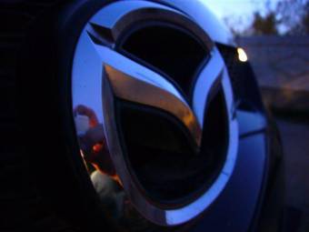 2005 Mazda Demio Photos