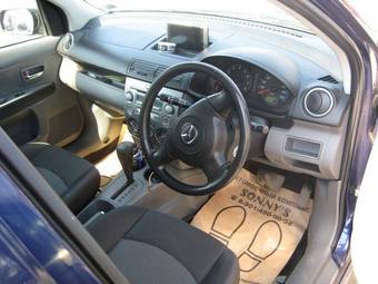 2005 Mazda Demio Pictures