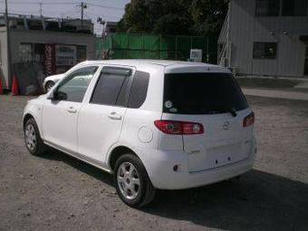 2005 Mazda Demio Pictures