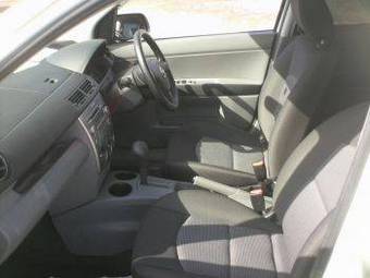 2005 Mazda Demio Photos