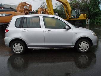 2005 Mazda Demio Pictures