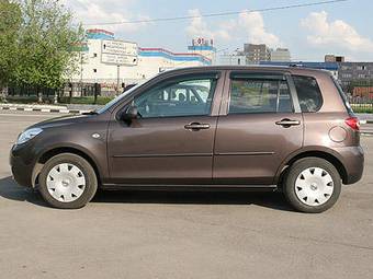 2005 Mazda Demio Pics