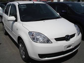 2005 Mazda Demio Photos