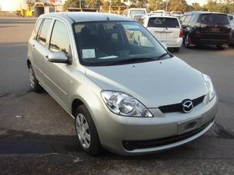 2005 Mazda Demio Photos
