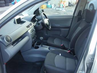 2005 Mazda Demio Photos