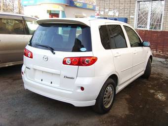 2005 Mazda Demio Pics