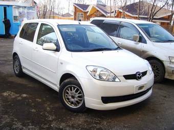 2005 Mazda Demio Pictures