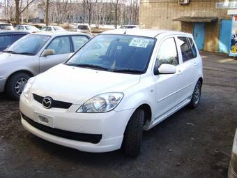 2005 Mazda Demio Photos