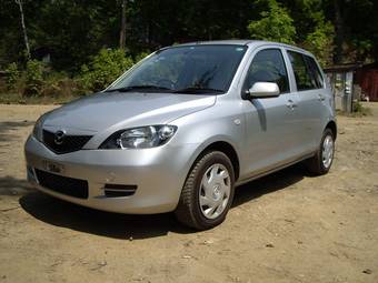 2005 Mazda Demio Pictures