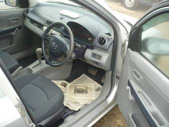 2005 Mazda Demio Photos