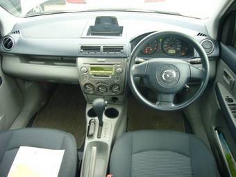 2005 Mazda Demio Photos
