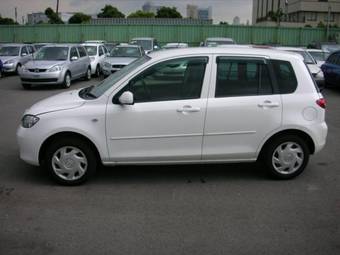 2005 Mazda Demio Images