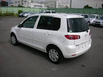 2005 Mazda Demio Pictures