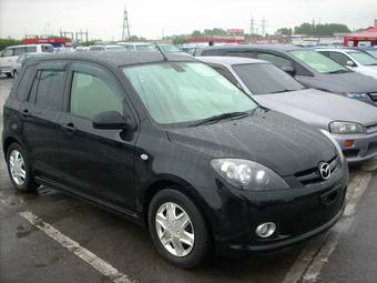 2005 Mazda Demio Photos