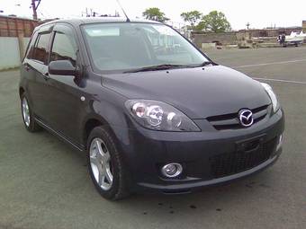 2005 Mazda Demio Images