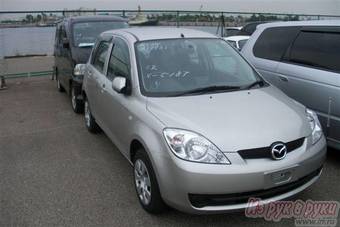 2005 Mazda Demio Photos