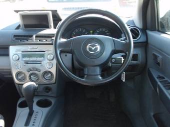 2005 Mazda Demio Pictures