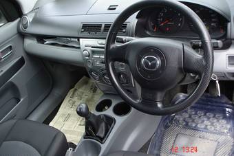 2005 Mazda Demio Pictures