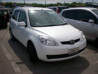 2005 Mazda Demio Photos