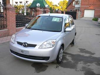 2005 Mazda Demio Pics