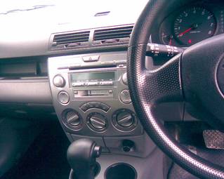 2005 Mazda Demio Photos