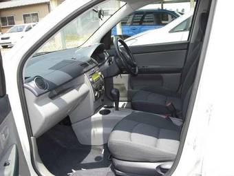 2005 Mazda Demio Photos