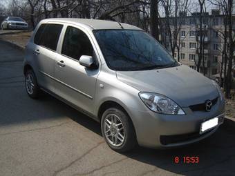 2005 Mazda Demio Photos