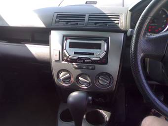 2005 Mazda Demio Photos