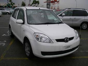 2005 Mazda Demio Photos