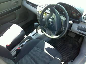 2005 Mazda Demio Photos