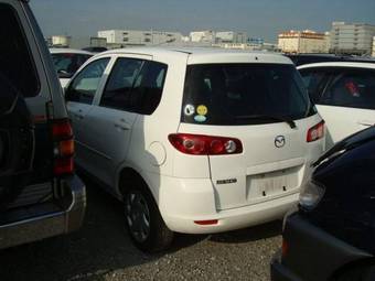 2005 Mazda Demio Pictures