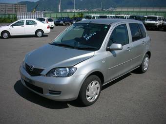 2005 Mazda Demio Photos