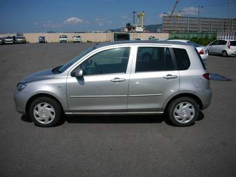 2005 Mazda Demio Pictures