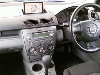 2005 Mazda Demio Pictures