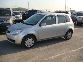 2005 Mazda Demio Images