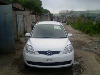 2005 Mazda Demio Pictures