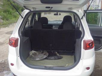 2005 Mazda Demio Images