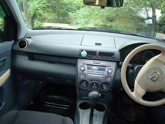 2005 Mazda Demio Pictures