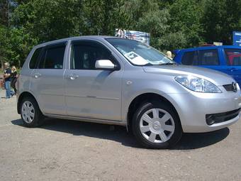2005 Mazda Demio Pictures