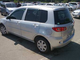 2005 Mazda Demio Pictures