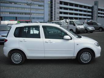 2005 Mazda Demio Pictures