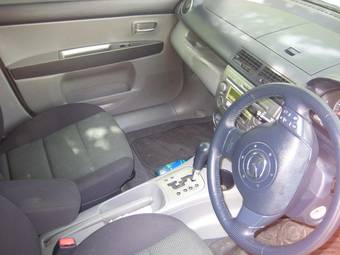 2005 Mazda Demio Photos